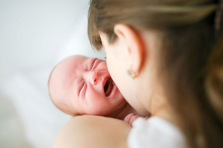 Pitanja koja roditelji novorođenčadi najčešće postavljaju stručnjacima, a možda ne bi trebali